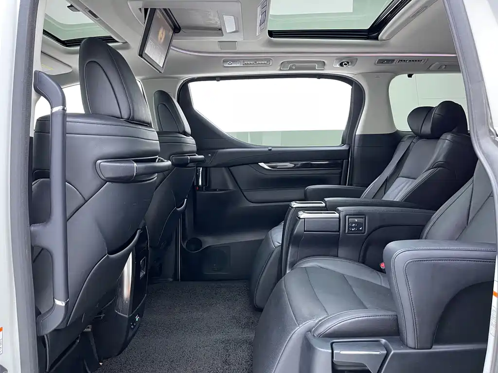 Toyota Vellfire — фото 7