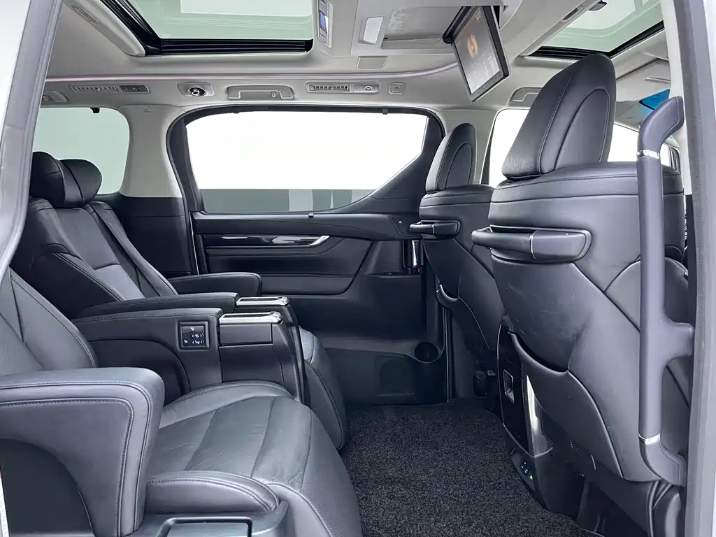 Toyota Vellfire — фото 8
