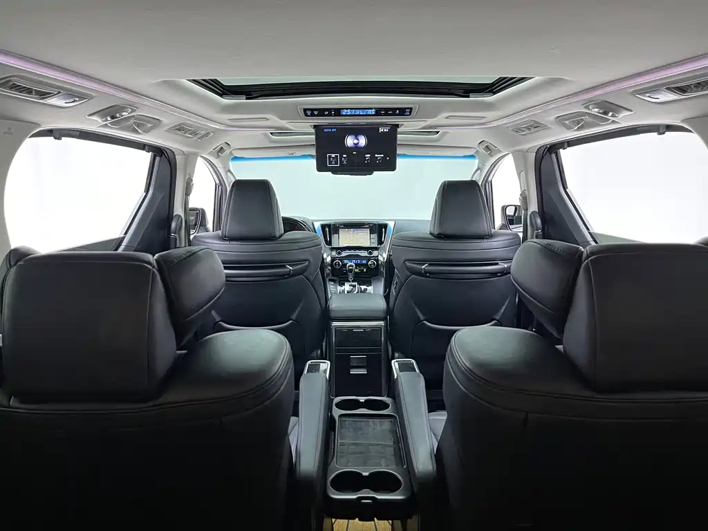Toyota Vellfire — фото 9