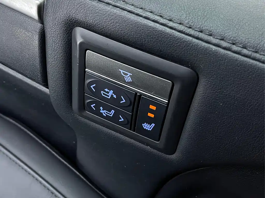 Toyota Vellfire — фото 10