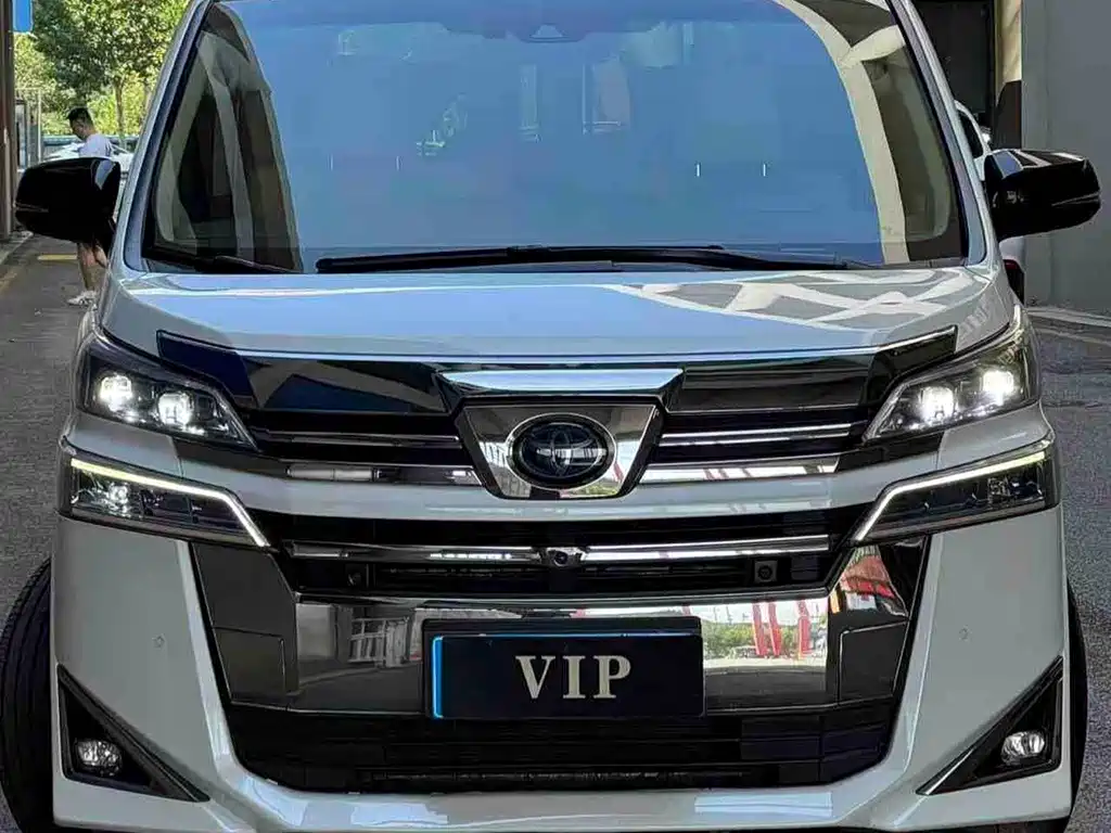 Toyota Vellfire — фото 2