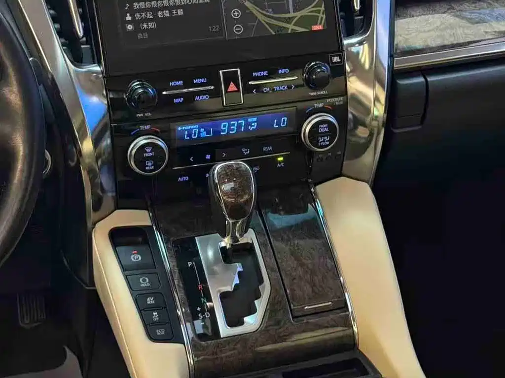Toyota Vellfire — фото 13