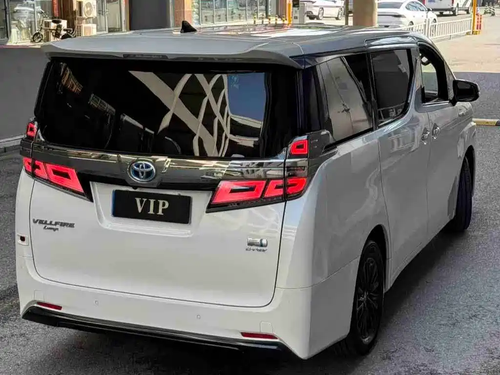 Toyota Vellfire — фото 4