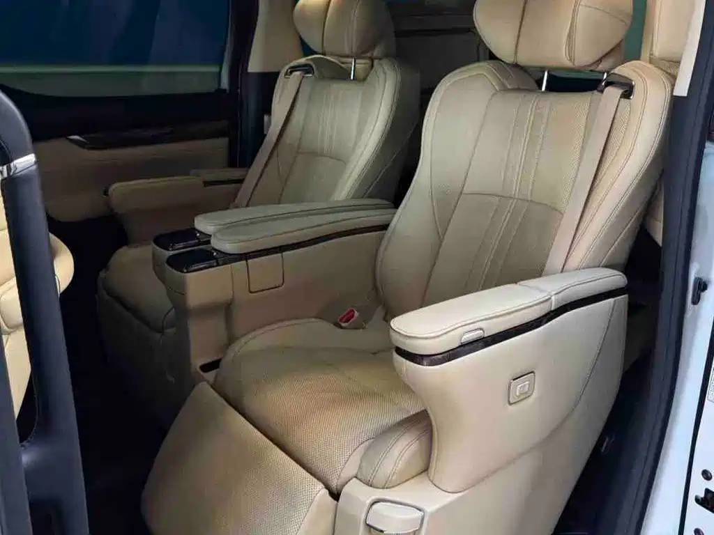 Toyota Vellfire — фото 10