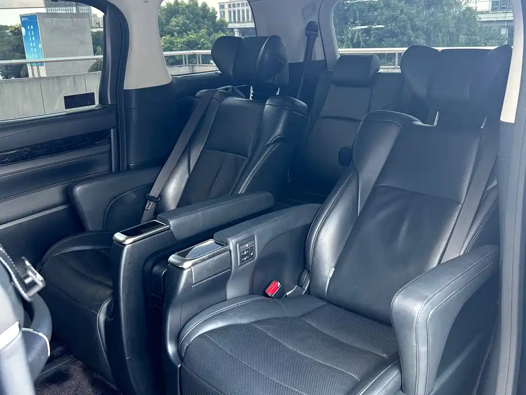 Toyota Vellfire — фото 13