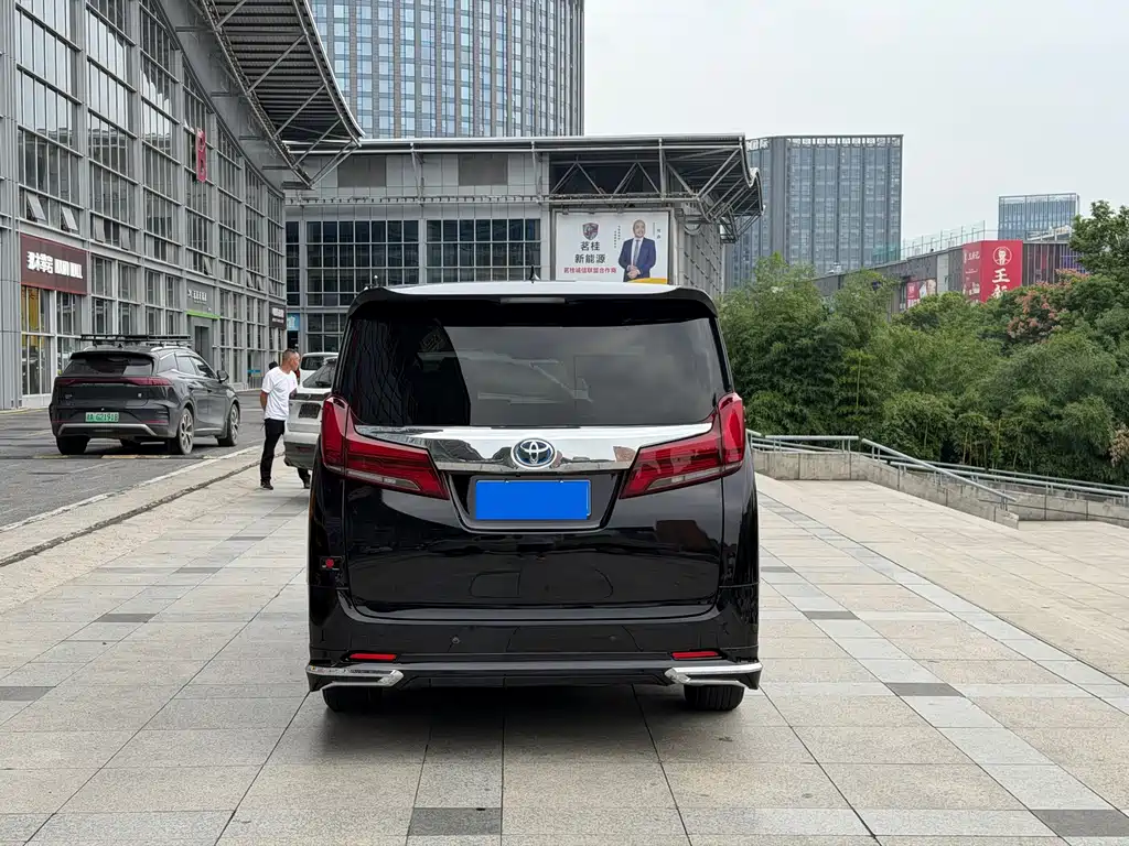 Toyota Vellfire — фото 3