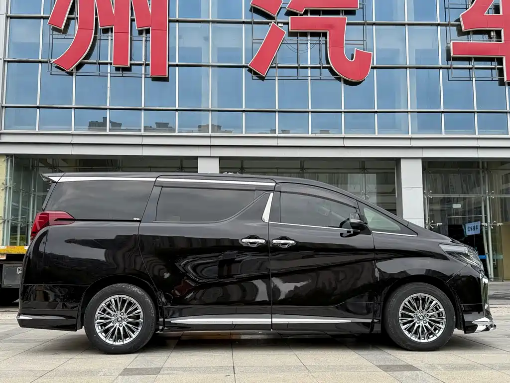 Toyota Vellfire — фото 5