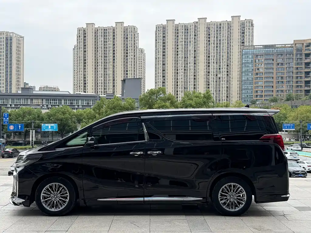 Toyota Vellfire — фото 6