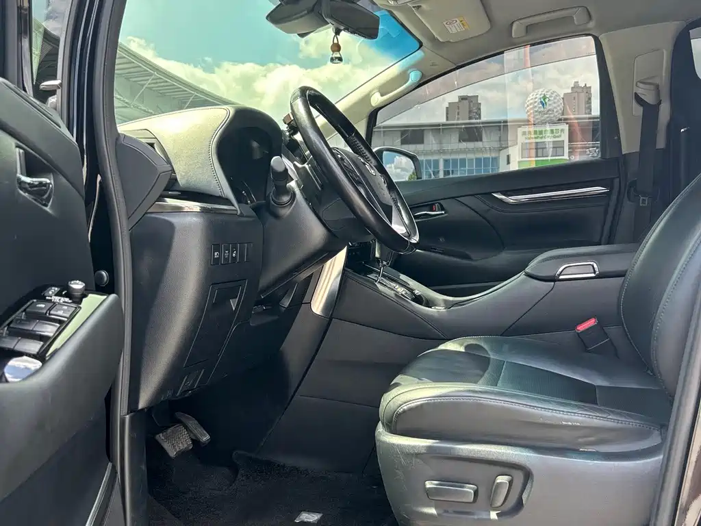 Toyota Vellfire — фото 7