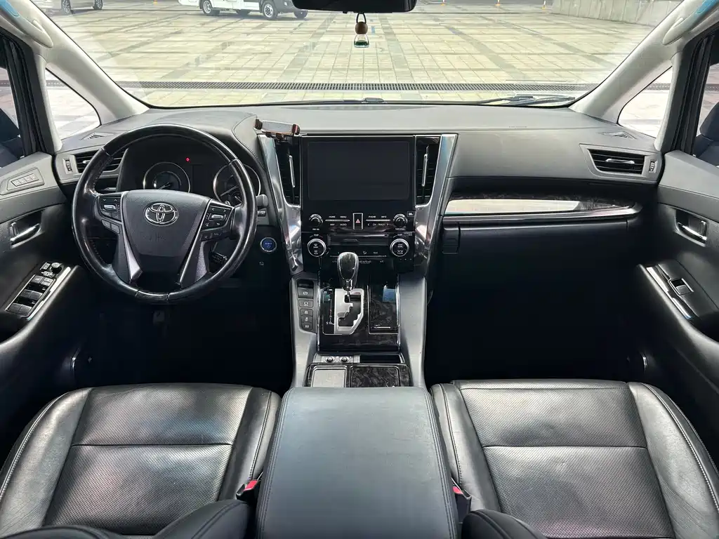 Toyota Vellfire — фото 8