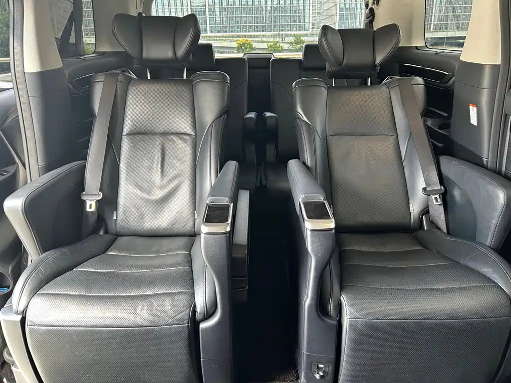 Toyota Vellfire — фото 9