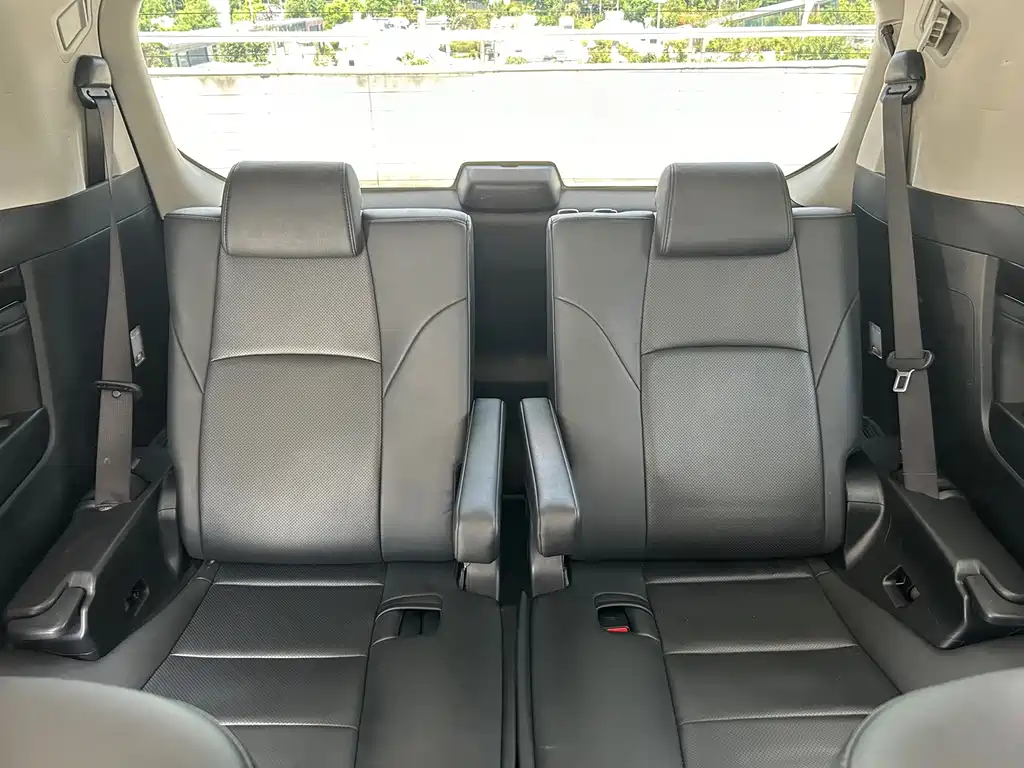 Toyota Vellfire — фото 10