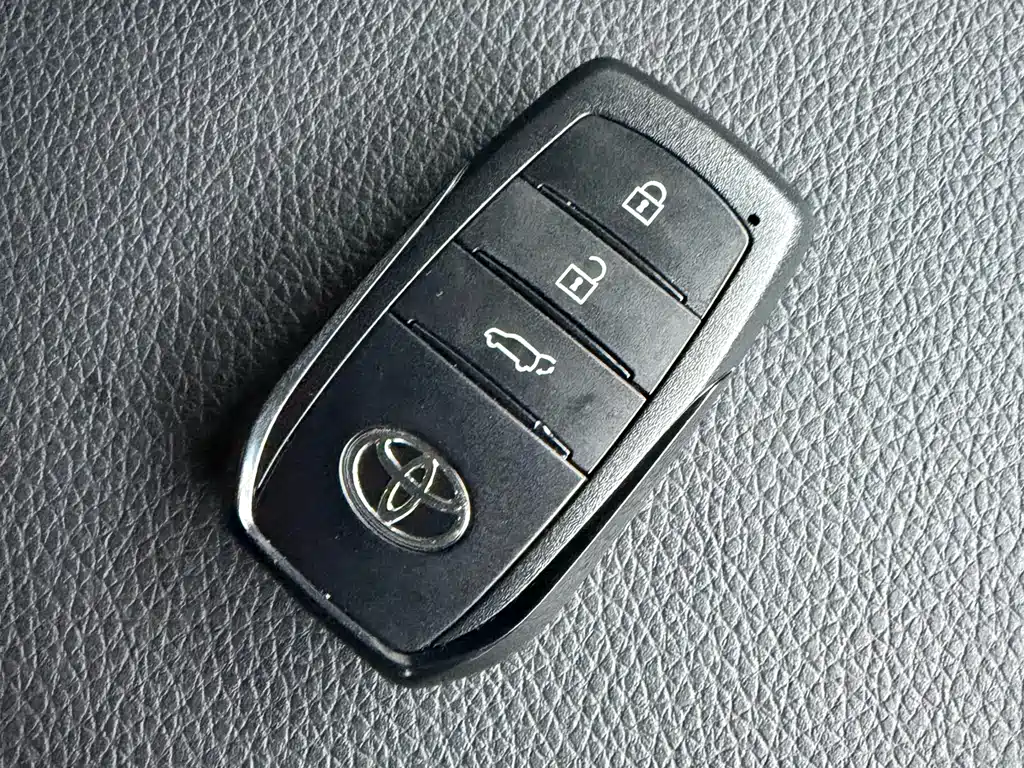 Toyota Prado — фото 7