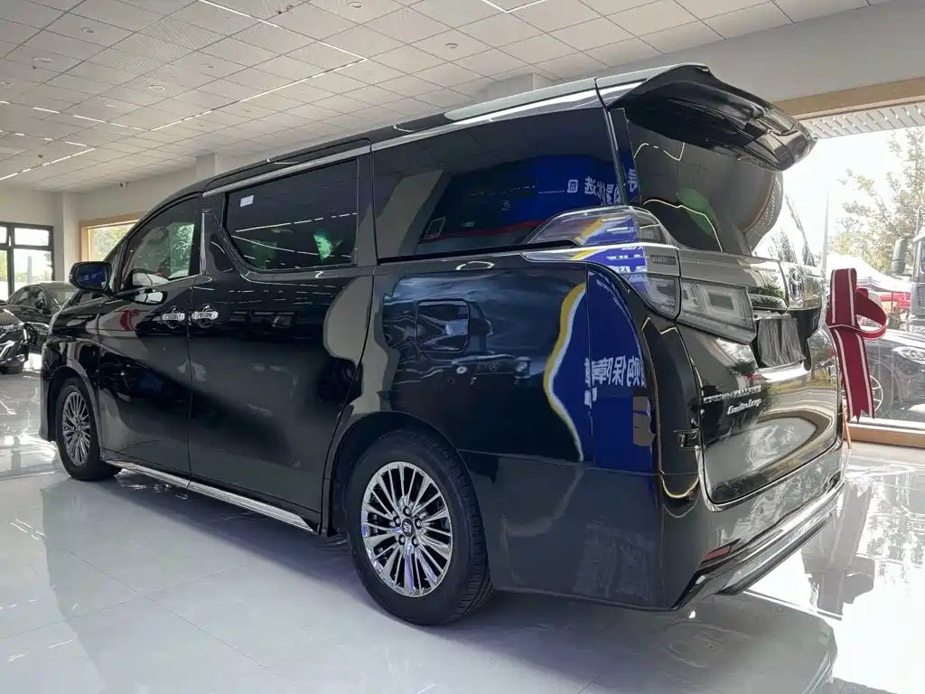Toyota Vellfire — фото 4