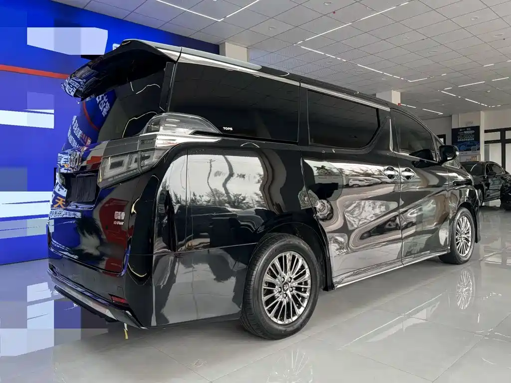 Toyota Vellfire — фото 6