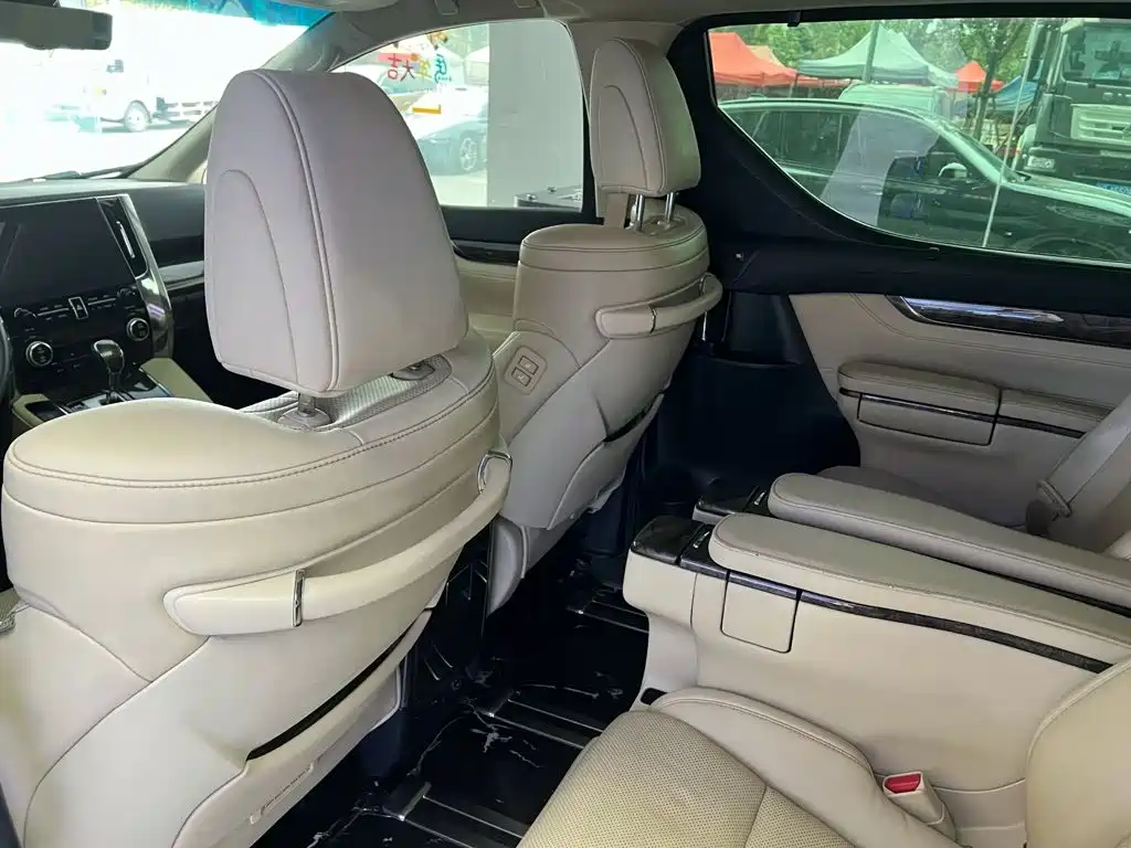 Toyota Vellfire — фото 8