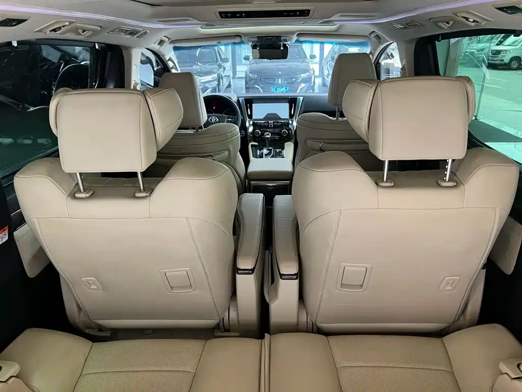 Toyota Vellfire — фото 9