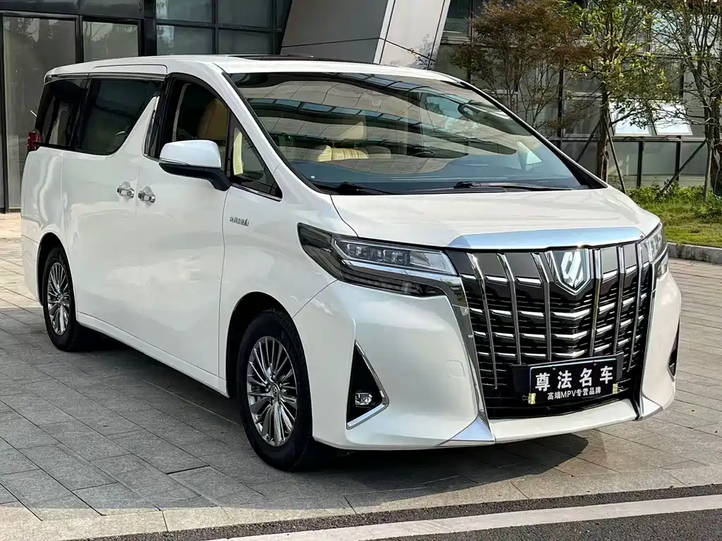 Toyota Alphard — фото 3