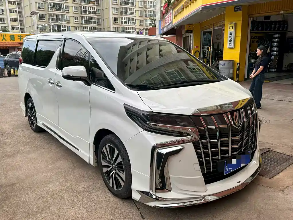 Toyota Alphard — фото 3
