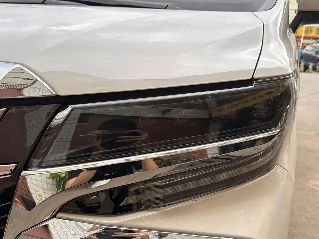 Toyota Alphard — фото 10