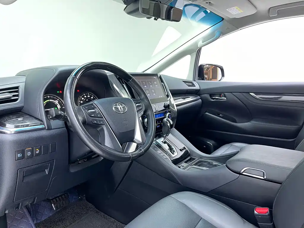 Toyota Vellfire — фото 4