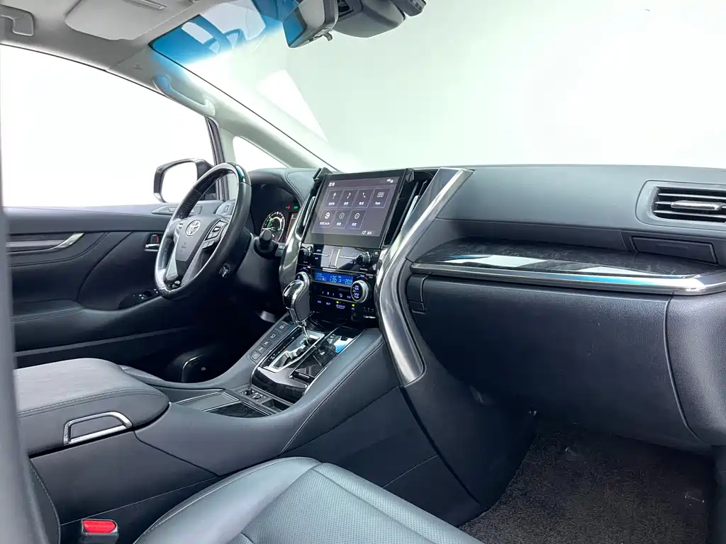 Toyota Vellfire — фото 6