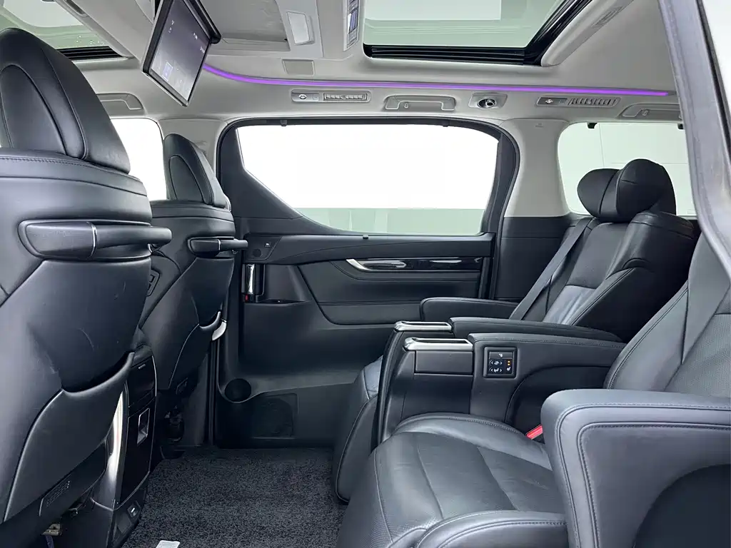 Toyota Vellfire — фото 7
