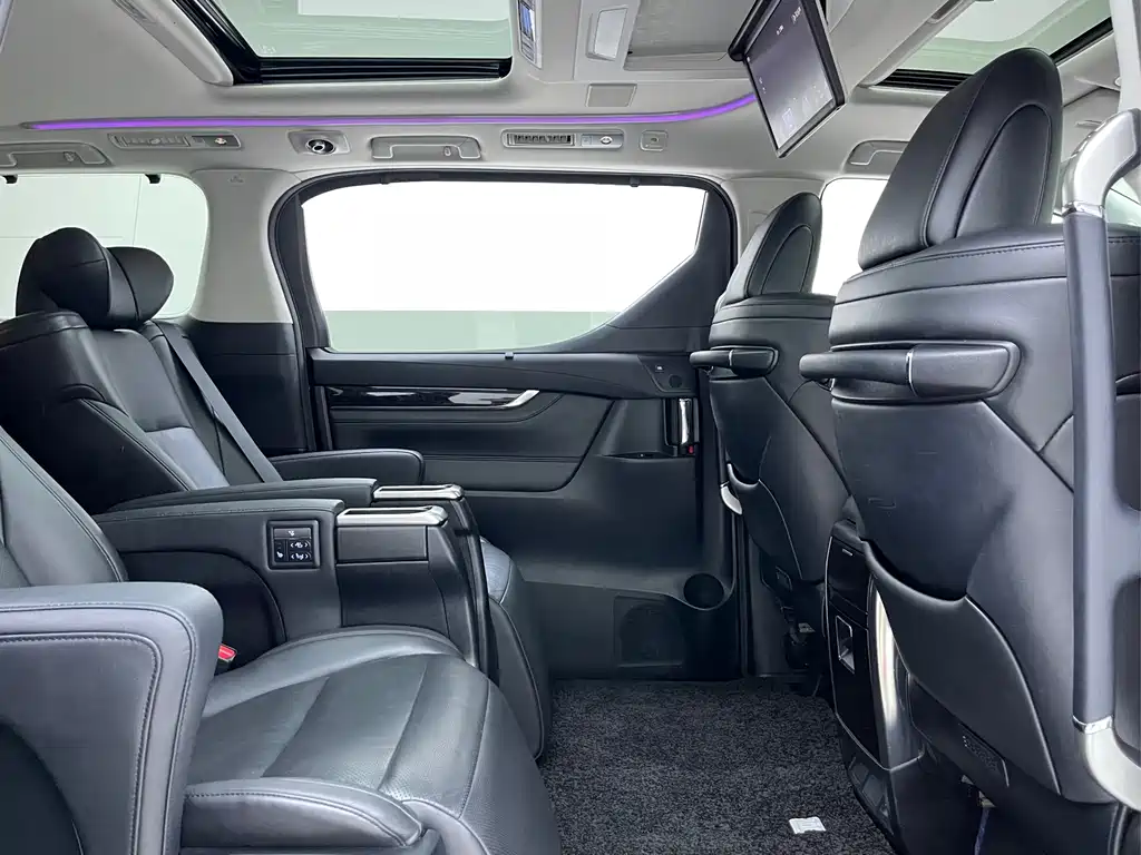 Toyota Vellfire — фото 8