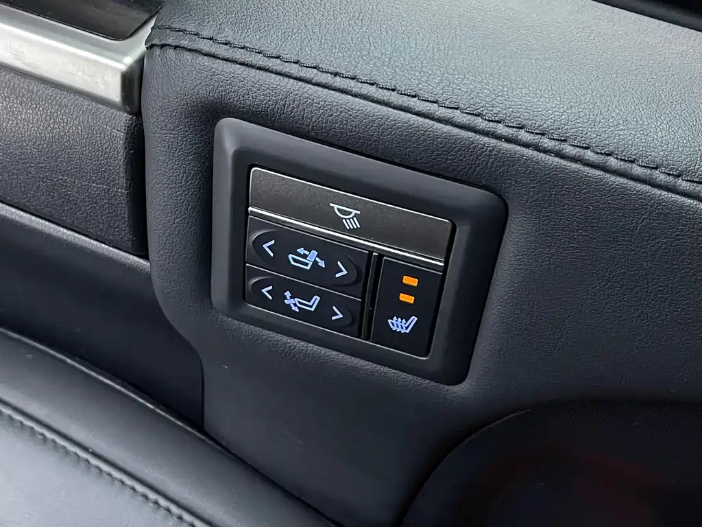Toyota Vellfire — фото 10