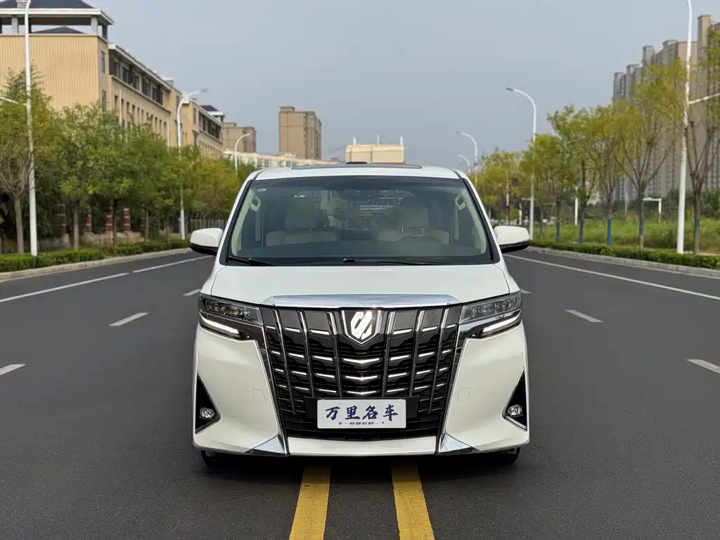 Toyota Alphard — фото 2
