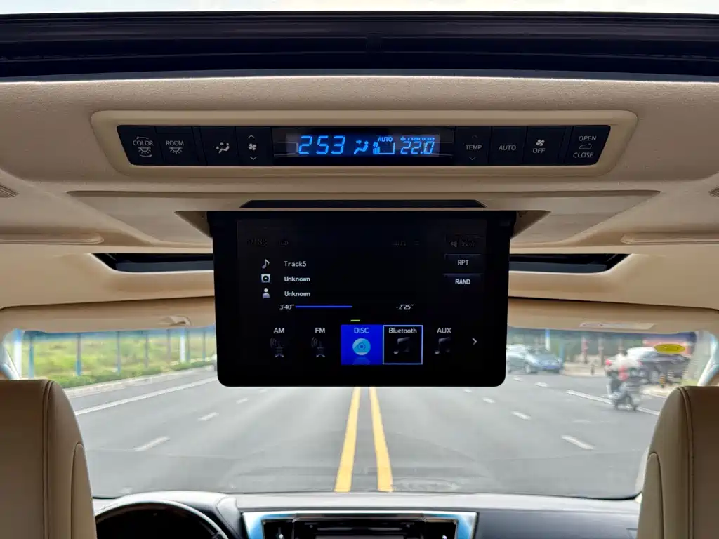 Toyota Alphard — фото 14