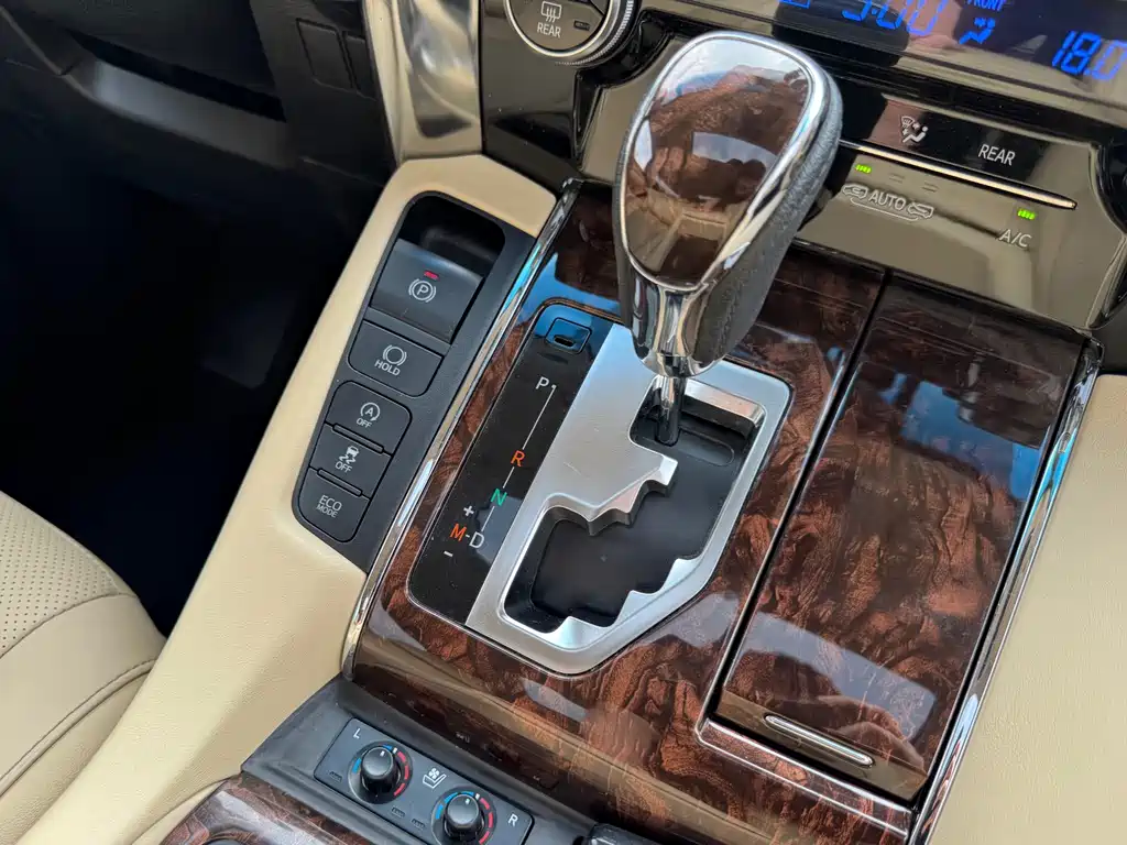 Toyota Alphard — фото 19