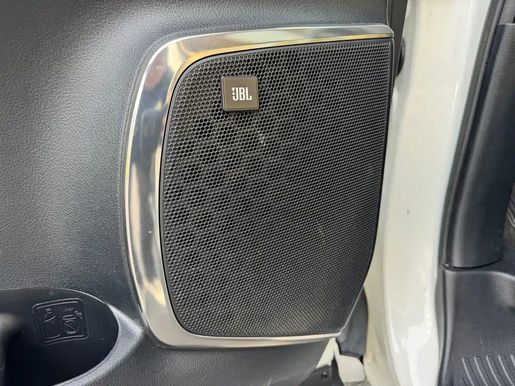 Toyota Alphard — фото 20