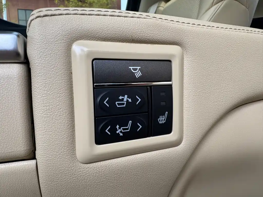 Toyota Alphard — фото 21