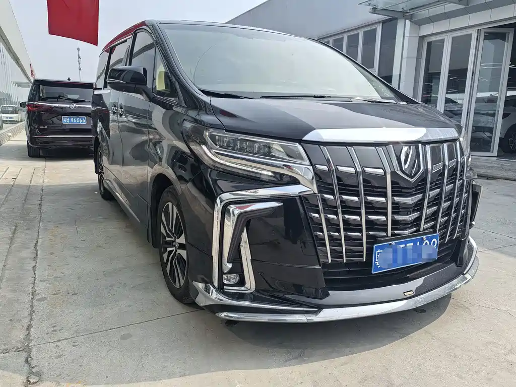 Toyota Alphard — фото 2