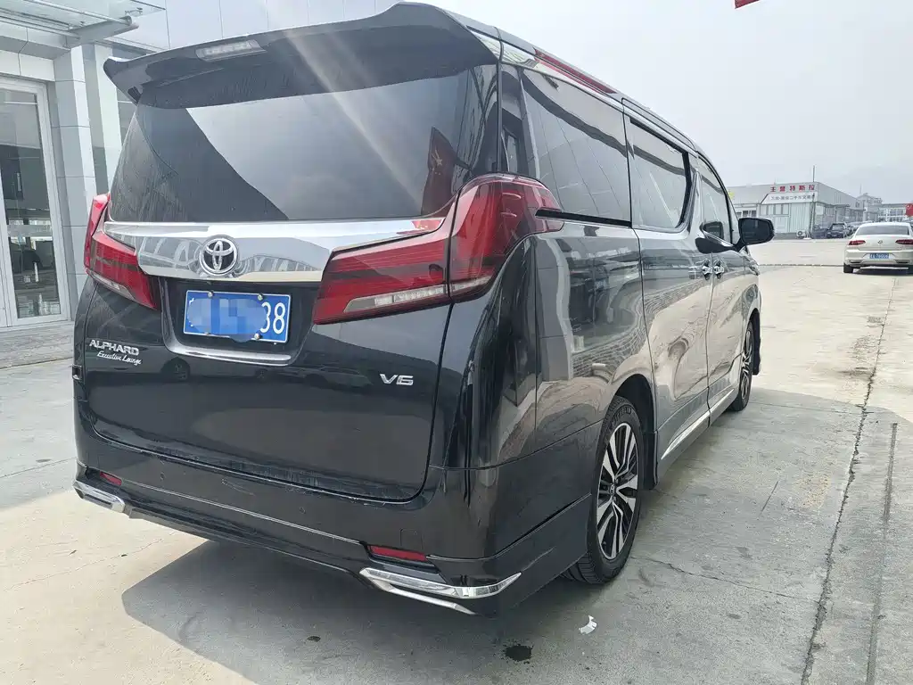 Toyota Alphard — фото 3