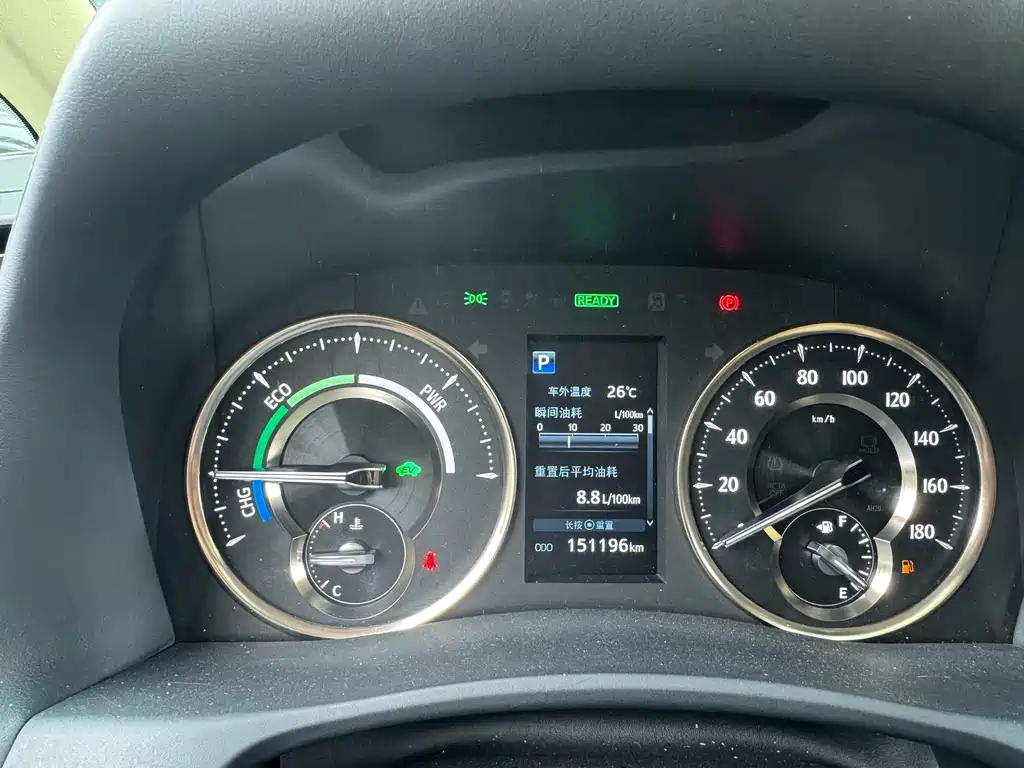 Toyota Alphard — фото 11
