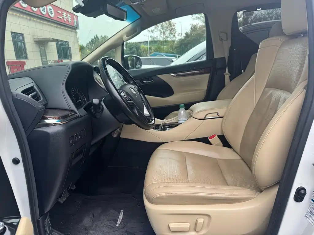 Toyota Alphard — фото 3