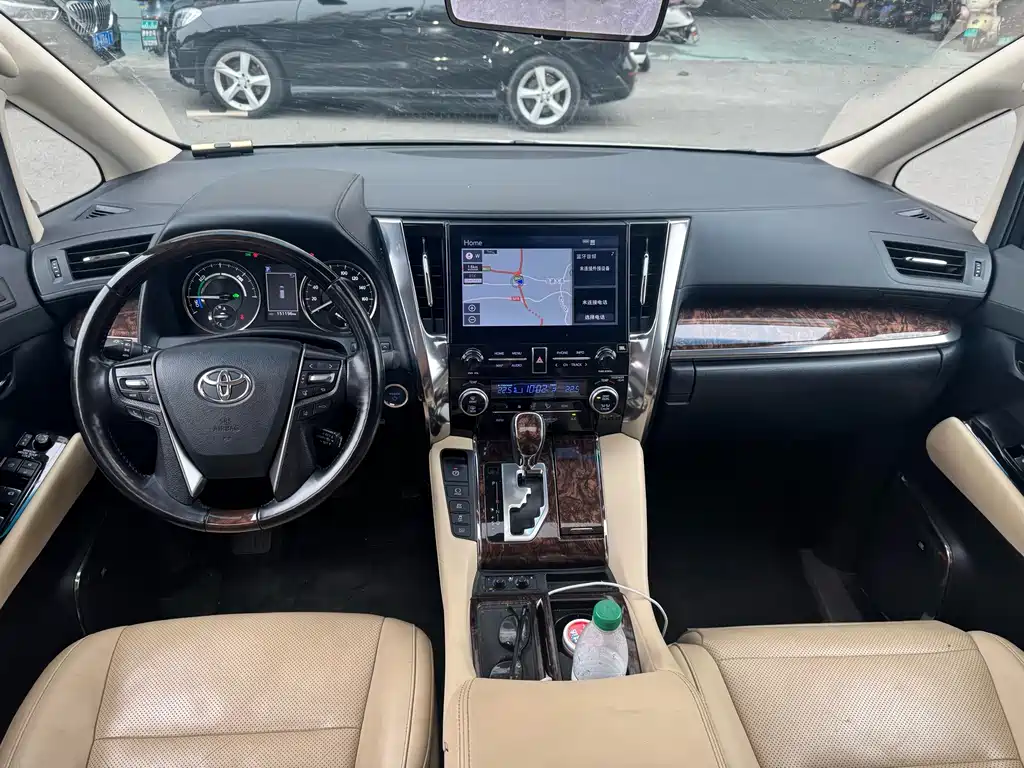 Toyota Alphard — фото 6