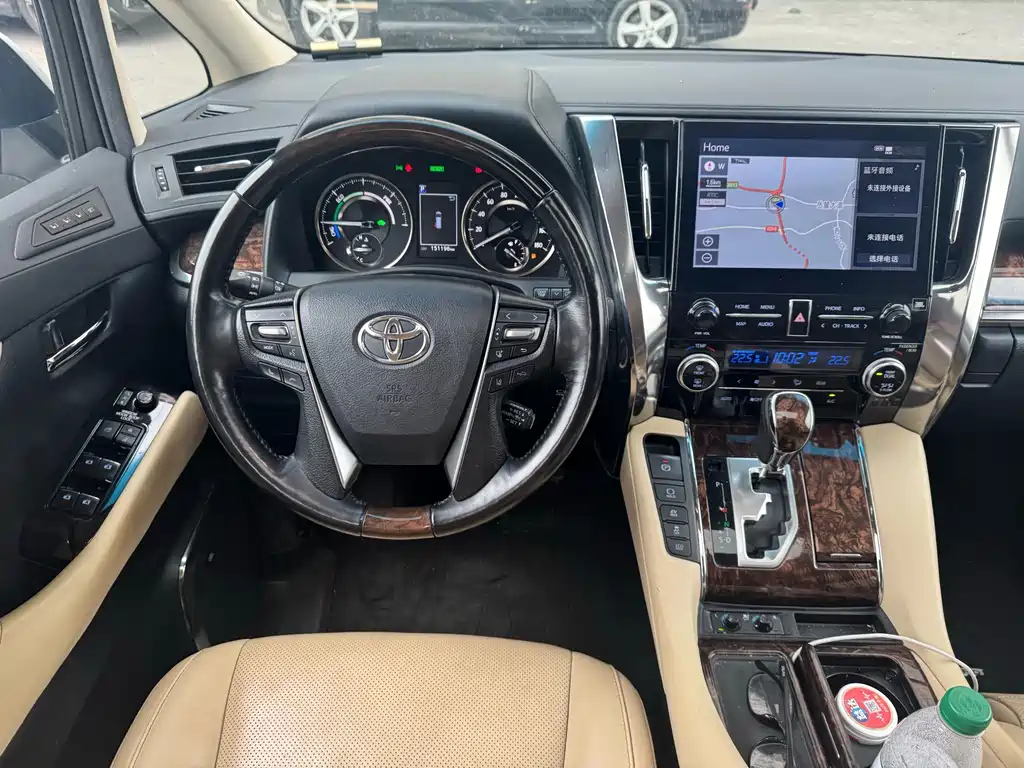 Toyota Alphard — фото 7