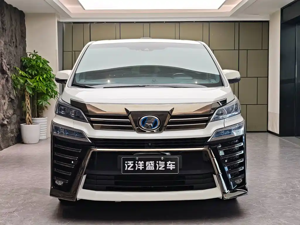 Toyota Vellfire — фото 2