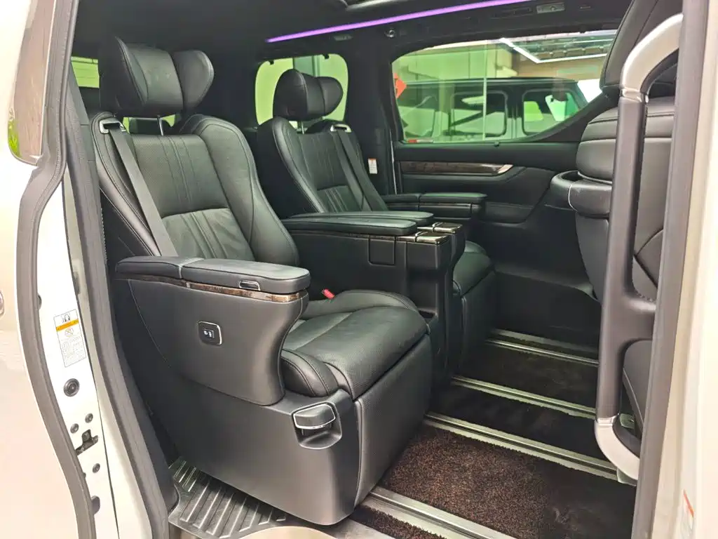 Toyota Vellfire — фото 11