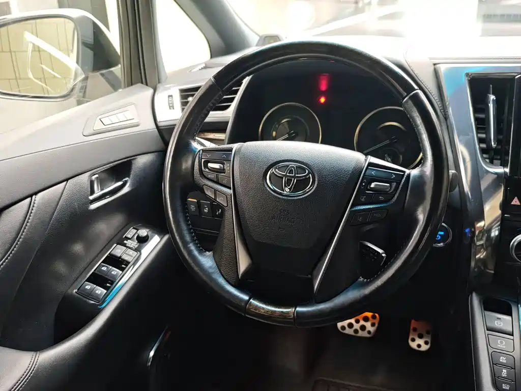 Toyota Vellfire — фото 13