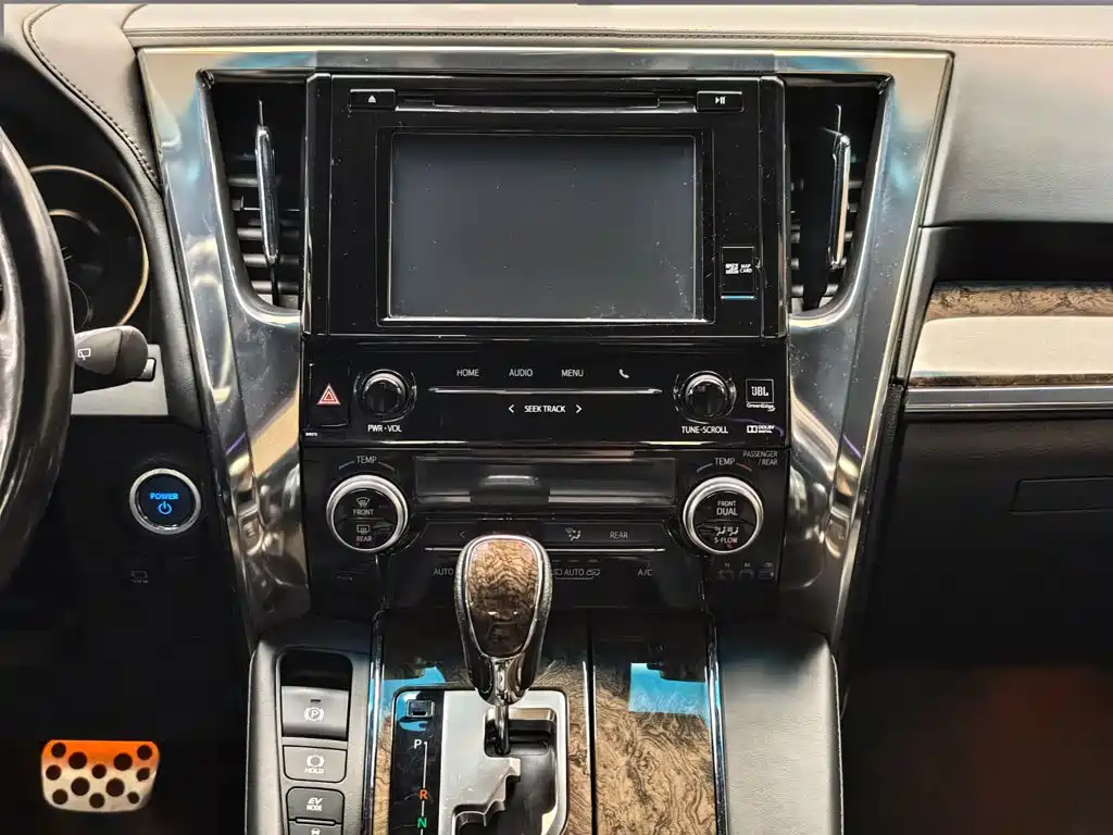 Toyota Vellfire — фото 14