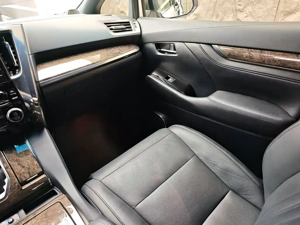 Toyota Vellfire — фото 15