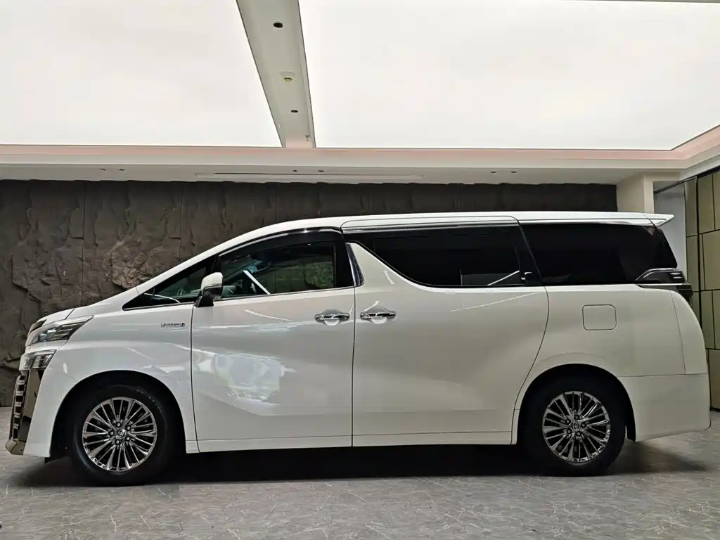 Toyota Vellfire — фото 3