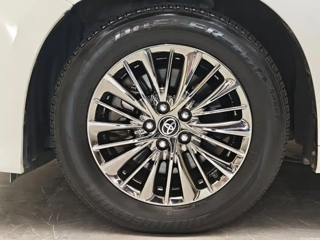 Toyota Vellfire — фото 4