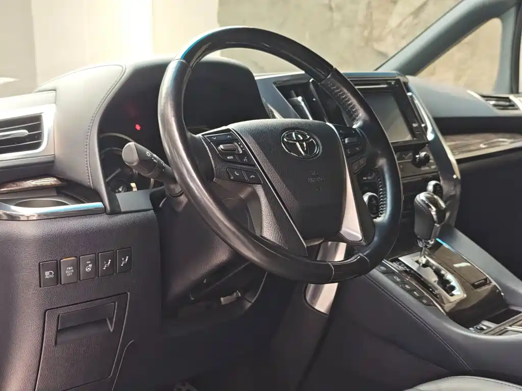 Toyota Vellfire — фото 7