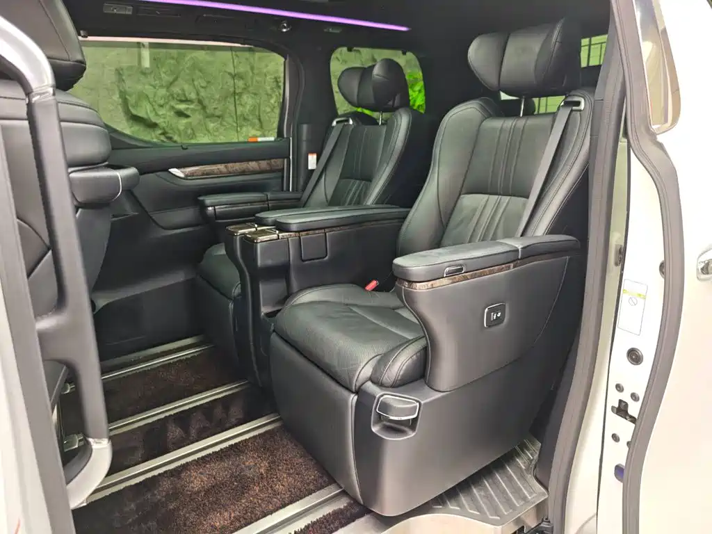 Toyota Vellfire — фото 9