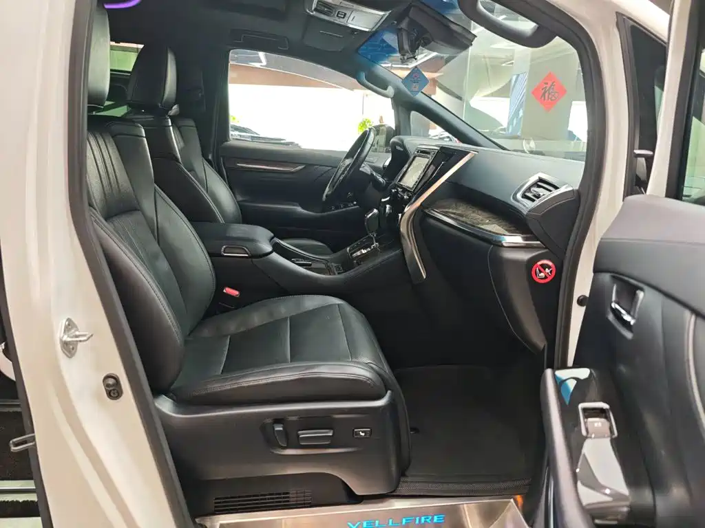 Toyota Vellfire — фото 10